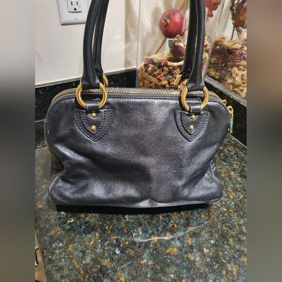 Marc Jacobs Black Crossbody Bag with Gold Details - Picture 3 of 11